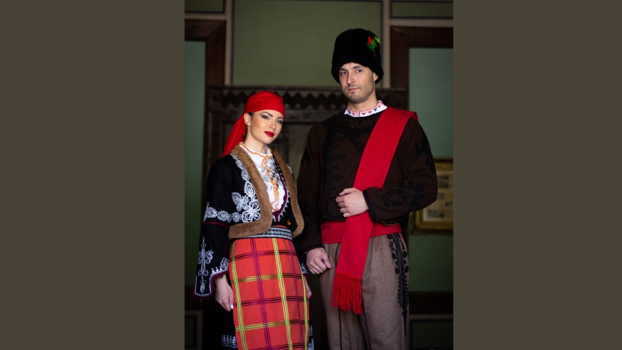 men's and women's Rhodope folk costume