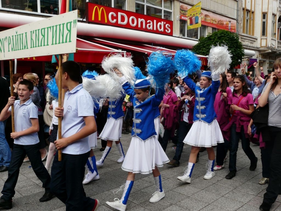Parade cheerleader costumes Raina Kniginia Primary School Plovdiv